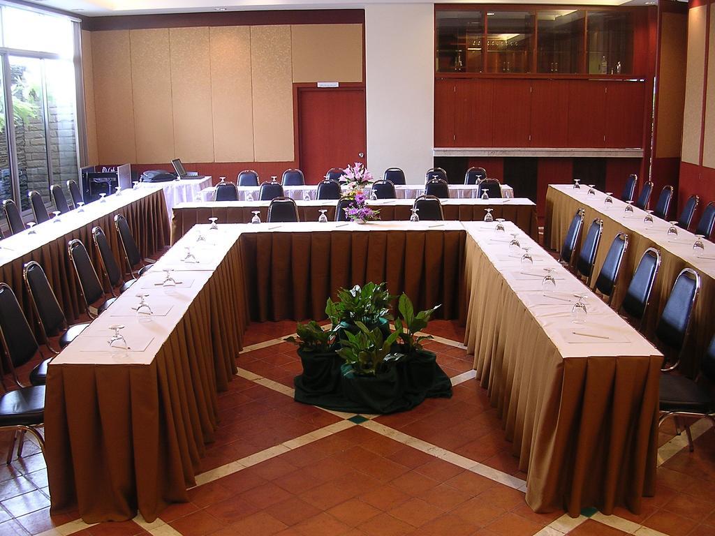 Hatyai Golden Crown Hotel Hatjaj Kültér fotó